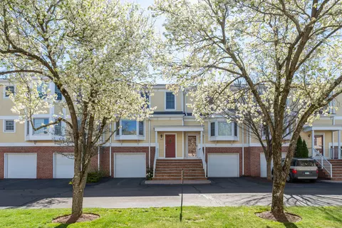 11 Saint John St #E10, North Haven, CT 06473