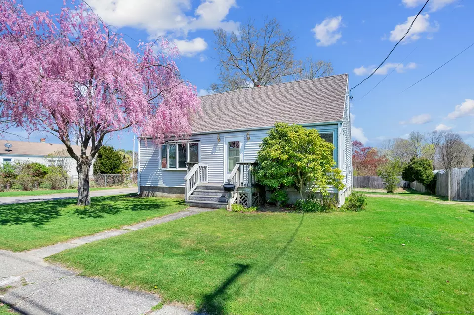 481 W River St, Milford, CT 06461 36 Photos Movoto