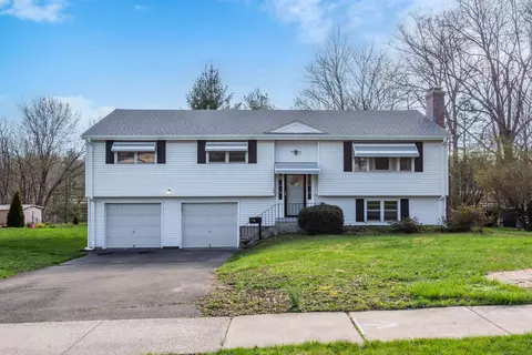 32 Overbrook Rd, West Hartford, CT 06107