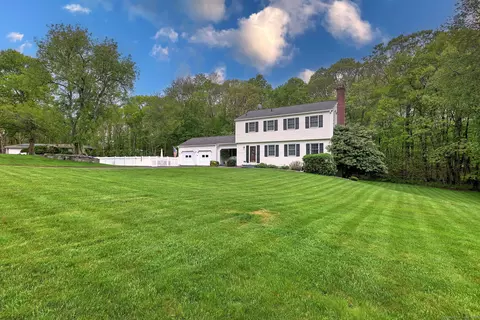 67 Hallsey Ln, Woodbridge, CT 06525
