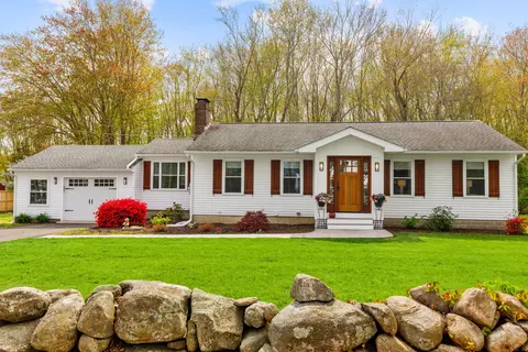 245 Mungertown Rd, Madison, CT 06443