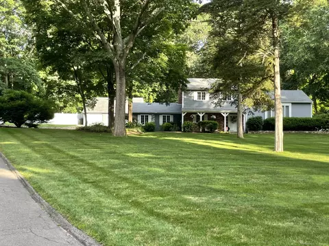 8 Sycamore Ln, Madison, CT 06443