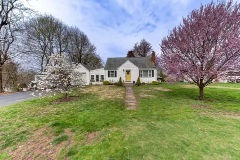 15 Charter Rd, Ellington, CT 06029
