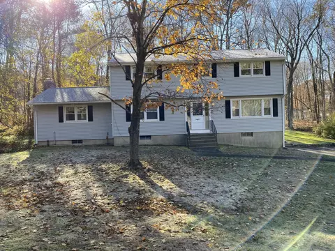 423 Wildwood Dr, Orange, CT 06477