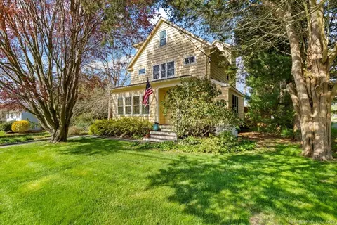 193 Ocean View Ave, Mystic, CT 06355