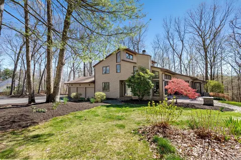 3239 Mountain Rd, Suffield, CT 06093