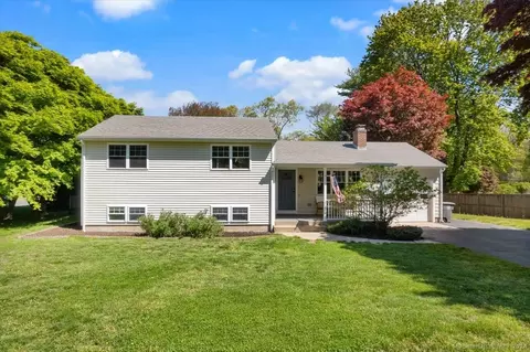 17 Old Black Point Rd, East Lyme, CT 06357