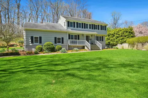 6 Lazy Brook Ln, Westport, CT 06880