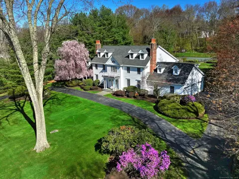 37 Penny Ln, Woodbridge, CT 06525