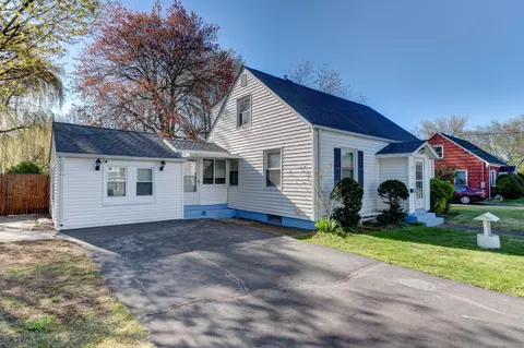 99 Battis Rd, Hamden, CT 06514