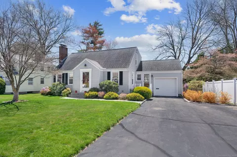 31 Calvin Rd, West Hartford, CT 06110