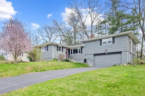 17 Foothills Way, Bloomfield, CT 06002