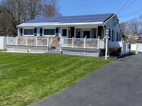 15 Village Dr, Ledyard, CT 06339