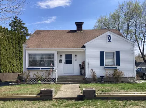 24 Elm St, Griswold, CT 06351