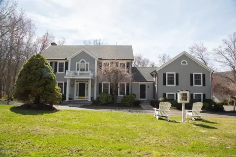 4 Catalpa Dr, Danbury, CT 06811