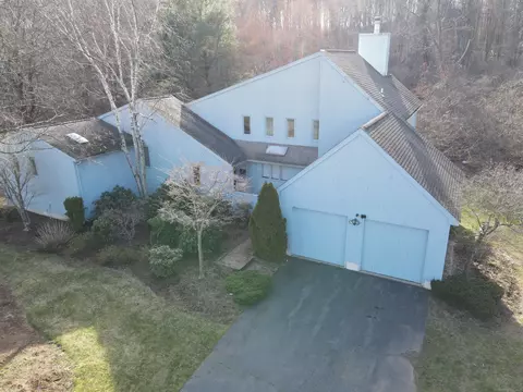 27 Westcliff Dr, West Hartford, CT 06117