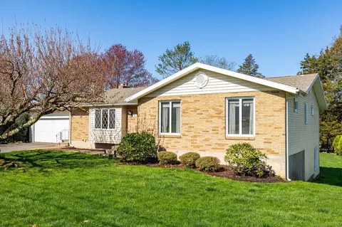 106 Juniper Ln, Berlin, CT 06037