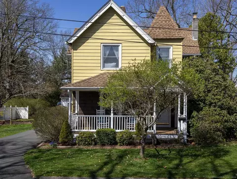 28 Gardner St W, Manchester, CT 06040