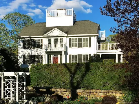 30 Church St, Stonington, CT 06378