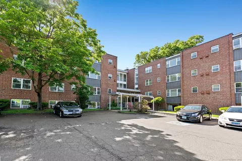 53 Wolcott Hill Rd #B13, Wethersfield, CT 06109