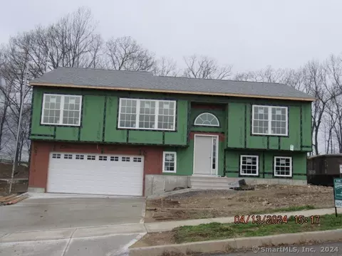 40 Wintergreen Ln, Naugatuck, CT 06770