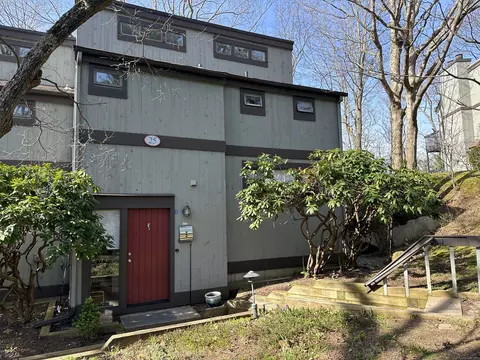 25 Harbour Vlg #B, Branford, CT 06405