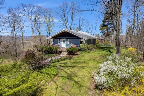 2 Old Pinnacle Rd, Farmington, CT 06032