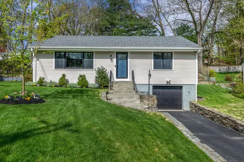 58 Hunt Ter, Greenwich, CT 06831