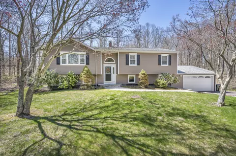 7 Williams Dr, Prospect, CT 06712