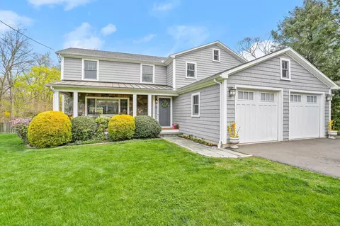 28 Heather Ln, Fairfield, CT 06824