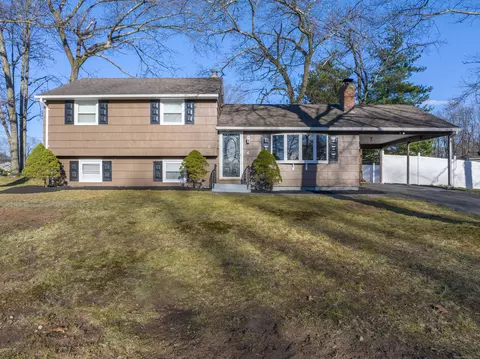 6 Glenwood Dr, Plainville, CT 06062