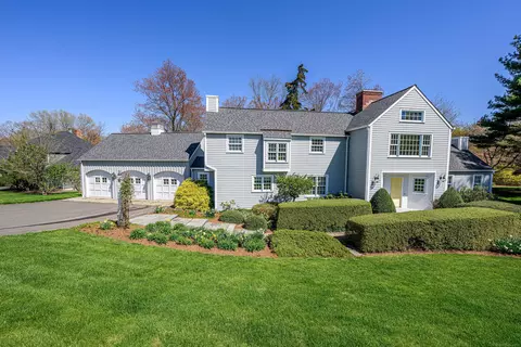 2 Canterbury Way, North Haven, CT 06473