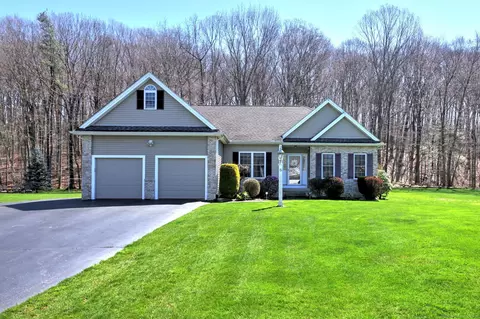 8 Harvest Ln, Bloomfield, CT 06002
