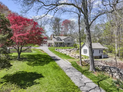 11 Red Barn Ln, Norwalk, CT 06850