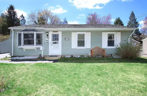 12 Fairview St, Ansonia, CT 06401