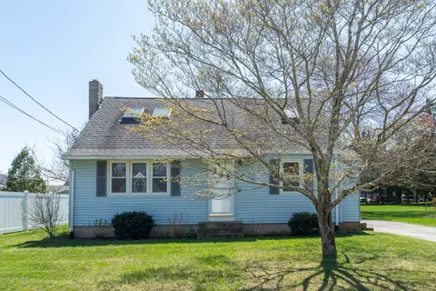 3 Edgewood Ave, Waterford, CT 06385