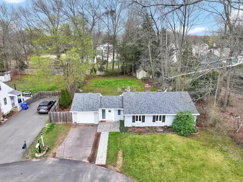 21 Wildwood Rd, Cromwell, CT 06416