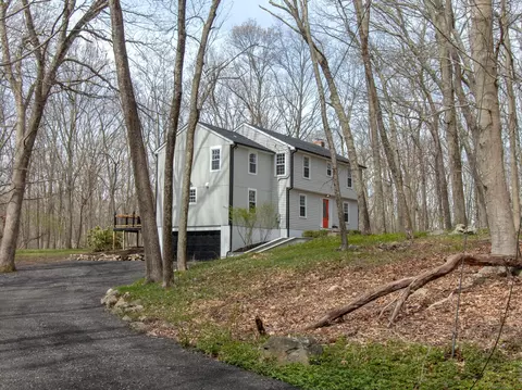 37 Squires Rd, Madison, CT 06443