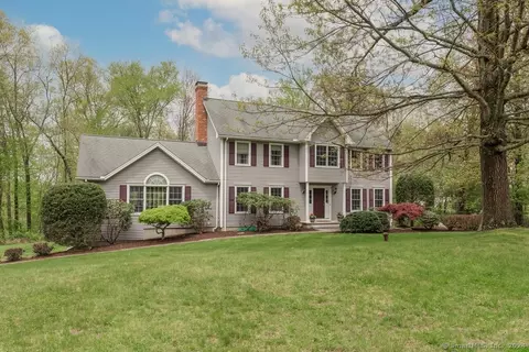 3 Hearthstone Ln, Newtown, CT 06482
