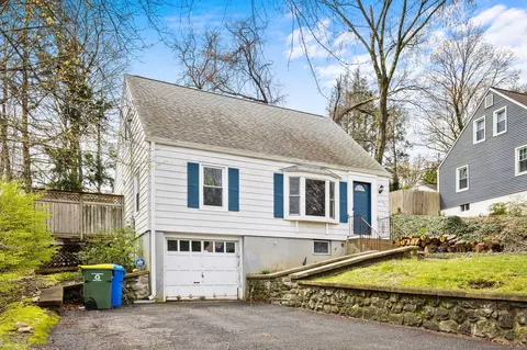 53 Deerfield Ave, Waterbury, CT 06708