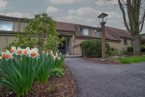 28 Heritage Vlg #E, Southbury, CT 06488