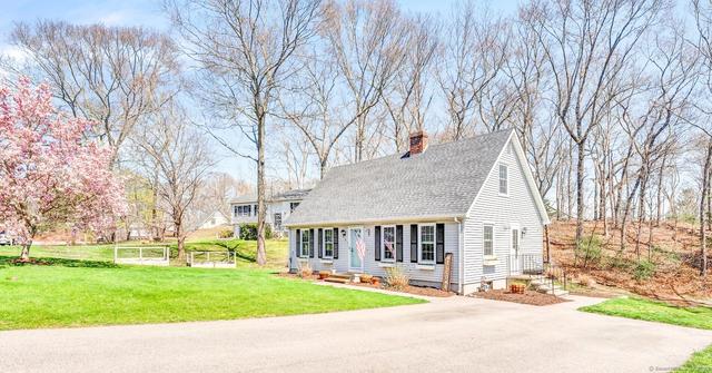 3 Cavendish Ln, Pawcatuck, CT 06379
