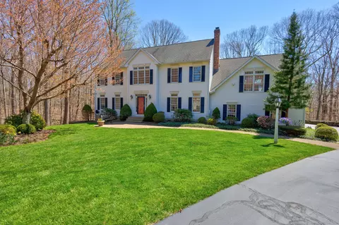 5 Marilyns Ln, Guilford, CT 06437