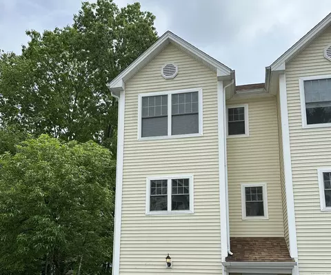 527 W Thames St #14, Norwich, CT 06360