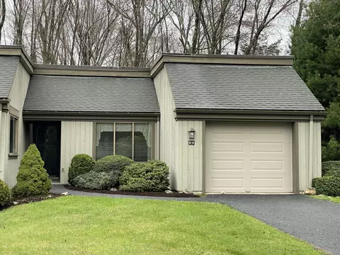 17 Heritage Crst #E, Southbury, CT 06488