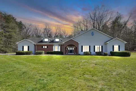 16 Newbury Ct, Simsbury, CT 06070