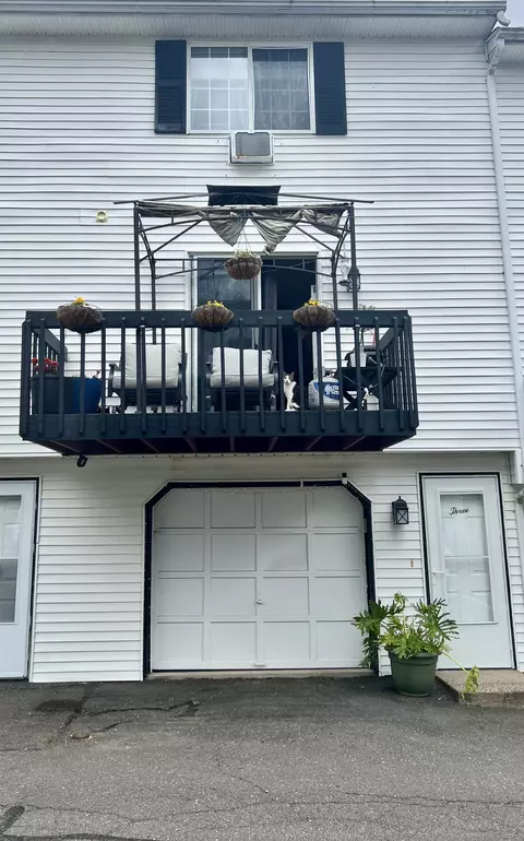 85 Aetna St #3, Naugatuck, CT 06770