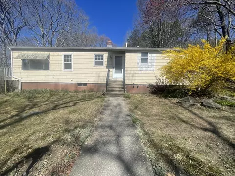 16 Pequot Trl, Shelton, CT 06484