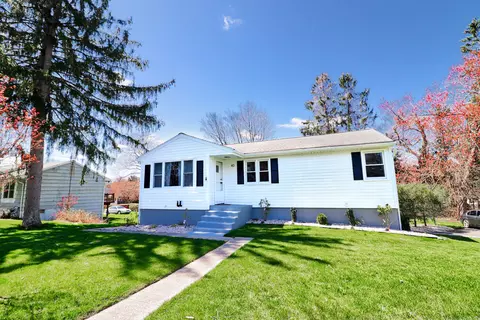40 High St, Watertown, CT 06795