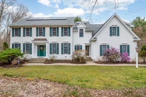 10 Summerwood Rdg, Tolland, CT 06084